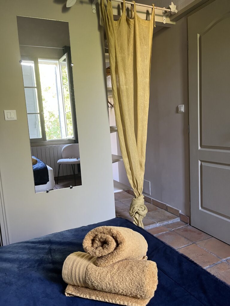 Chambre "LOU SOULEOU" mas Allard